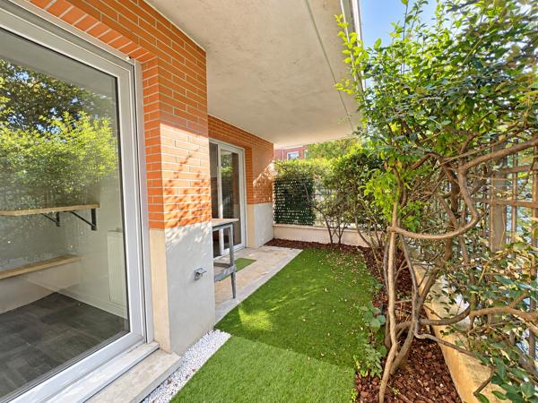 APPARTEMENT REZ-DE-JARDIN - CENTRE-VILLE VILLAROY - 2 PLACES DE PARKING - CAVE