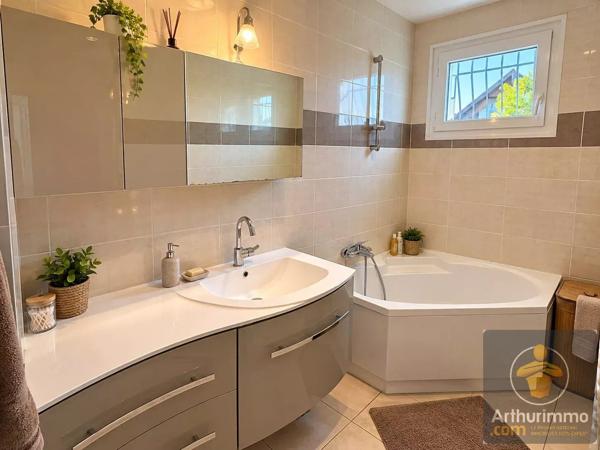Vente                                                      Maison
                        
                     8 pièces                      157 m2                     à Courtry
