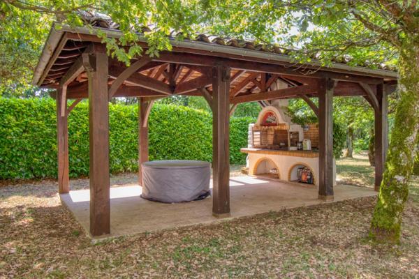 Propriété 180m2 avec piscine, pool-house, carport et grand jardin arboré