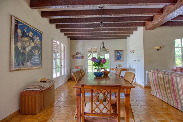 Propriété 180m2 avec piscine, pool-house, carport et grand jardin arboré