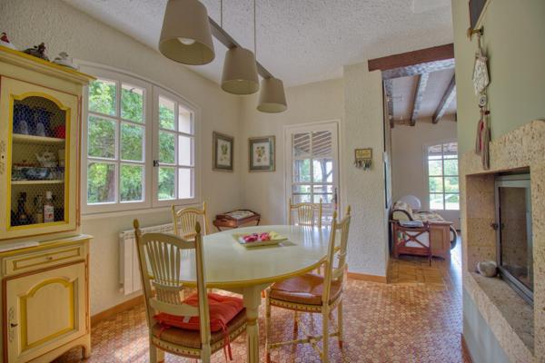 Propriété 180m2 avec piscine, pool-house, carport et grand jardin arboré