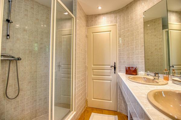 Propriété 180m2 avec piscine, pool-house, carport et grand jardin arboré