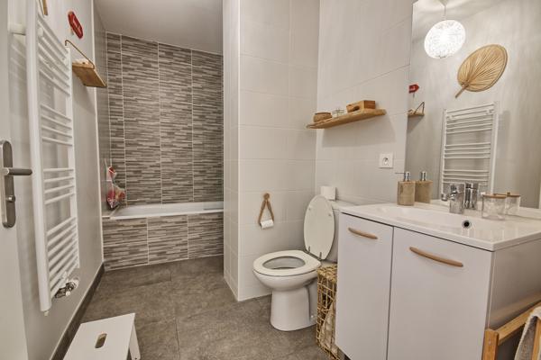 Bordeaux Bacalan maison de type F4bis de 114m² avec jardin, piscine, garage et cellier proche tramway