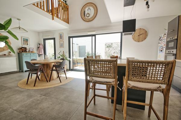 Bordeaux Bacalan maison de type F4bis de 114m² avec jardin, piscine, garage et cellier proche tramway