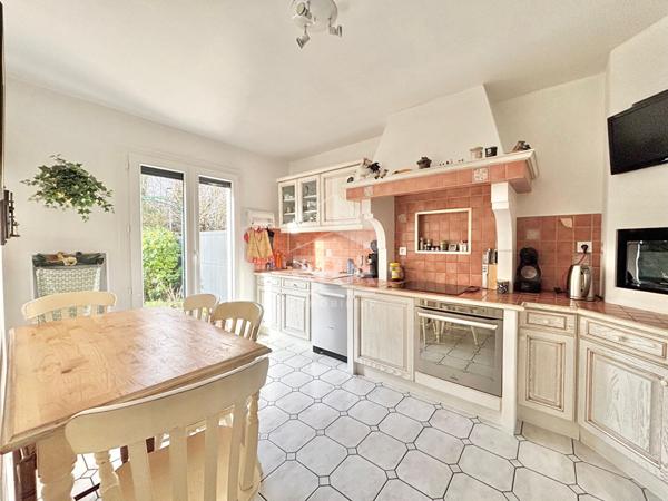 Maison indépendante ? Quartier calme et verdoyant, face à la forêt