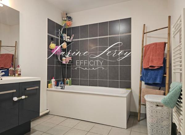 Appartement
         3 pièces
        - 64 m² 195 000 € *