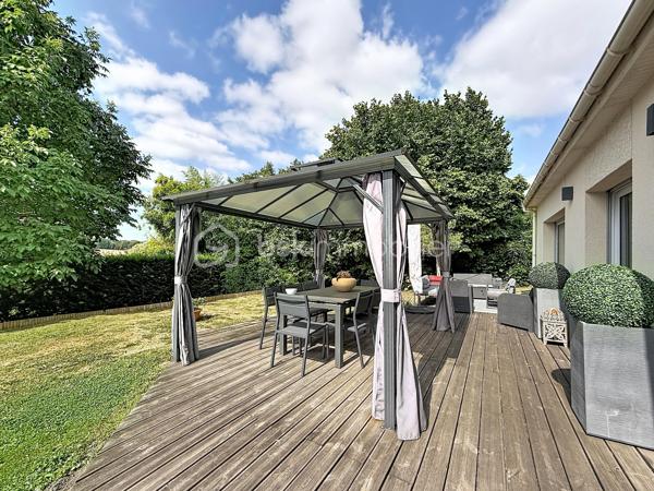 À découvrir, belle maison familiale de 134 m² habitables, située au cœur du hameau de La Richarderie à Jouars-Pontchartrain, un secteur particulièrement recherché pour son calme et son environnement résidentiel, tout en restant à proximité du centre-ville et de ses commodités.

Entièrement rénovée en 2014, cette maison offre de beaux volumes et une distribution fonctionnelle, idéale pour une famille.
Elle se compose de 4 chambres, de 2 salles de bains, dont une en rez-de-chaussée et une à l'étage, ainsi que de pièces de vie agréables et lumineuses. La cuisine aménagée et équipée s'intègre parfaitement à l'espace de vie.
À l'extérieur, vous profiterez d'une grande terrasse et d'un terrain agréable, idéal pour les moments en famille ou entre amis.
Un double garage de 36 m² complète ce bien et offre un espace de stationnement et de rangement particulièrement appréciable. Plusieurs véhicules peuvent également être stationnés dans l'allée de la propriété.
Une maison soignée, rénovée et parfaitement adaptée à une vie de famille, dans un environnement calme et recherché.

📍 La Richarderie – Jouars-Pontchartrain
🏠 134 m² habitables
🛏️ 4 chambres
🛁 2 salles de bains
🚗 Double garage de 36 m²
🌿 Terrasse et terrain

Un bien rare dans un secteur recherché. À découvrir sans tarder !
SARA RODRIGUES 
BSK IMMOBILIER 
06 33 82 07 35