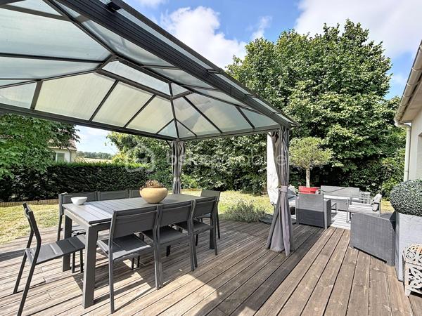 À découvrir, belle maison familiale de 134 m² habitables, située au cœur du hameau de La Richarderie à Jouars-Pontchartrain, un secteur particulièrement recherché pour son calme et son environnement résidentiel, tout en restant à proximité du centre-ville et de ses commodités.

Entièrement rénovée en 2014, cette maison offre de beaux volumes et une distribution fonctionnelle, idéale pour une famille.
Elle se compose de 4 chambres, de 2 salles de bains, dont une en rez-de-chaussée et une à l'étage, ainsi que de pièces de vie agréables et lumineuses. La cuisine aménagée et équipée s'intègre parfaitement à l'espace de vie.
À l'extérieur, vous profiterez d'une grande terrasse et d'un terrain agréable, idéal pour les moments en famille ou entre amis.
Un double garage de 36 m² complète ce bien et offre un espace de stationnement et de rangement particulièrement appréciable. Plusieurs véhicules peuvent également être stationnés dans l'allée de la propriété.
Une maison soignée, rénovée et parfaitement adaptée à une vie de famille, dans un environnement calme et recherché.

📍 La Richarderie – Jouars-Pontchartrain
🏠 134 m² habitables
🛏️ 4 chambres
🛁 2 salles de bains
🚗 Double garage de 36 m²
🌿 Terrasse et terrain

Un bien rare dans un secteur recherché. À découvrir sans tarder !
SARA RODRIGUES 
BSK IMMOBILIER 
06 33 82 07 35