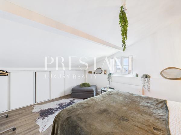 Charmant appartement avec poutres apparentes et combles aménageables en plein cœur historique de Bordeaux, BORDEAUX
