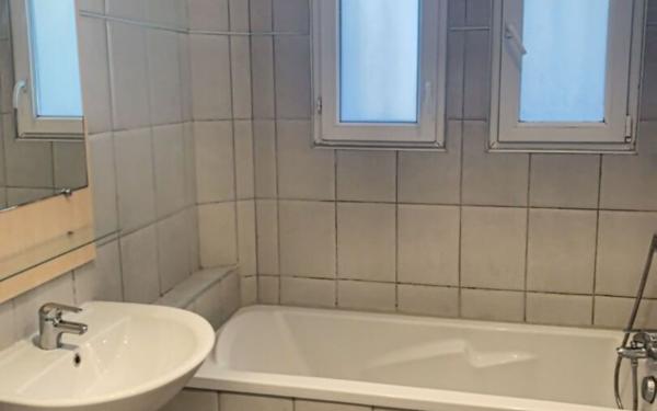 Appartement à louer    2 pièces • 62 m2 Nîmes