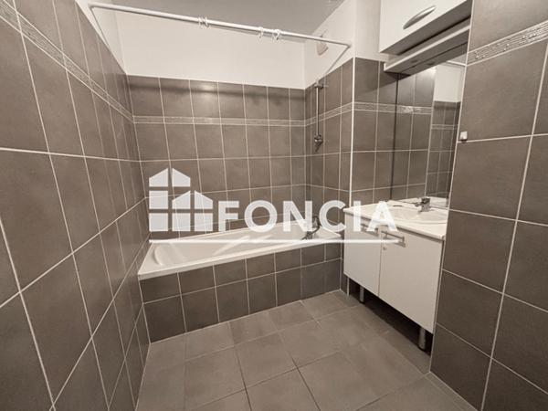 Location Appartement 3 pièces 61.86 m² - 3 AVENUE GENERAL CARMILLE La Seyne Sur Mer 83500