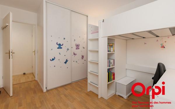 Appartement à vendre    3 pièces • 64 m2 Guyancourt