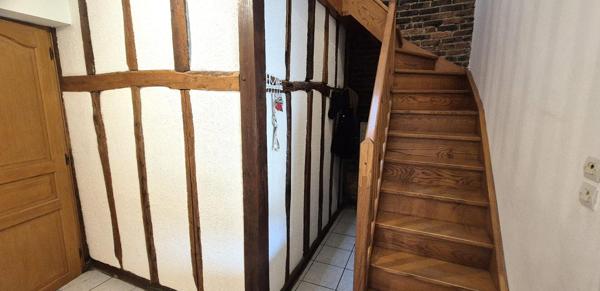 Ravissante Maison Individuelle en colombage, de Charme ou de Caractère de 116 m² Rénovée avec Cour, Terrasse, Appentis, Buanderie, Cave voutée et Terrain Clos et Arboré de 749 m²