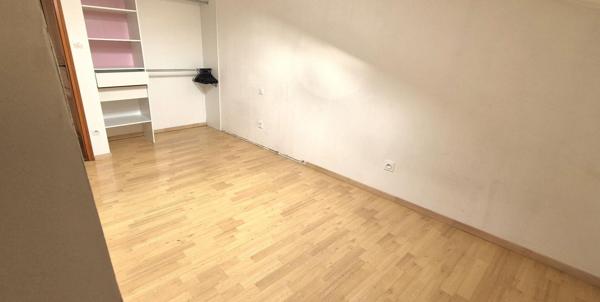 Ravissante Maison Individuelle en colombage, de Charme ou de Caractère de 116 m² Rénovée avec Cour, Terrasse, Appentis, Buanderie, Cave voutée et Terrain Clos et Arboré de 749 m²