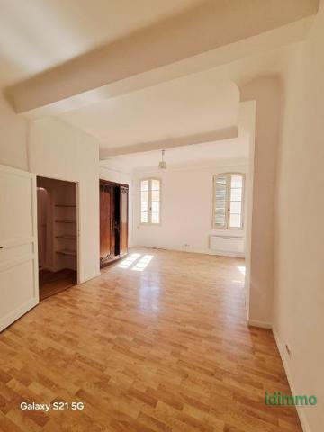 Exclusivité et Affaire Draguignan grand appartement F3+bureau 104m traversant 3eme étage 105000€ dpe D Draguignan (83300)