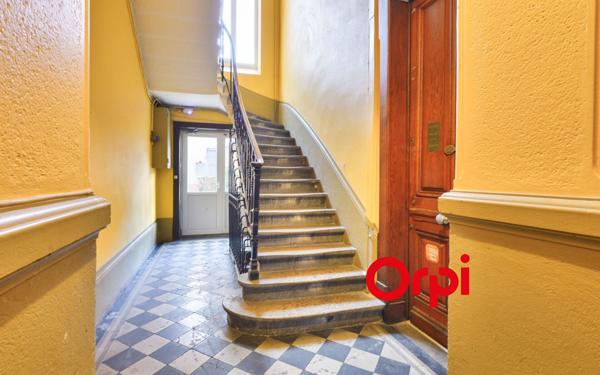 Appartement à vendre    2 pièces • 60 m2 Oullins