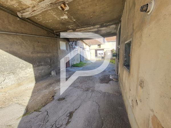 Maison 4 pièces 331 m2