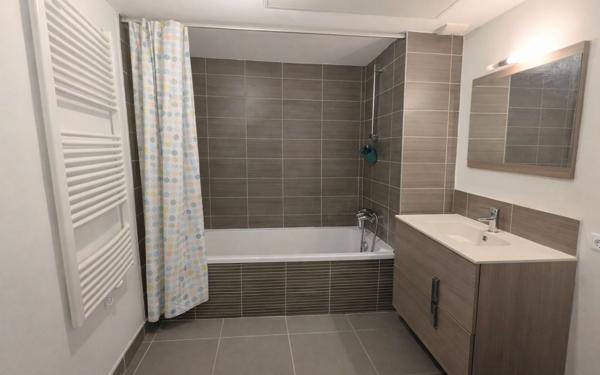Appartement à vendre    2 pièces • 48 m2 Montfavet - Avignon