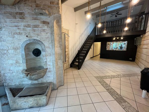 Local commercial 89m² à louer - Place Gambetta, Saint-Pierre-d’Oléron. (17)