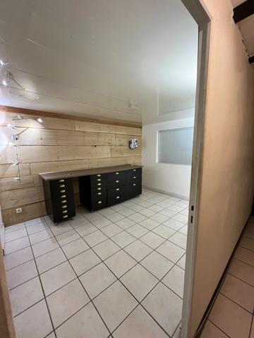 Local commercial 89m² à louer - Place Gambetta, Saint-Pierre-d’Oléron. (17)