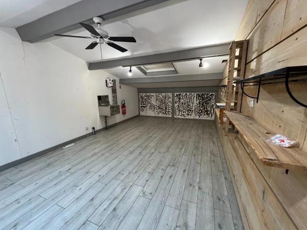 Local commercial 89m² à louer - Place Gambetta, Saint-Pierre-d’Oléron. (17)