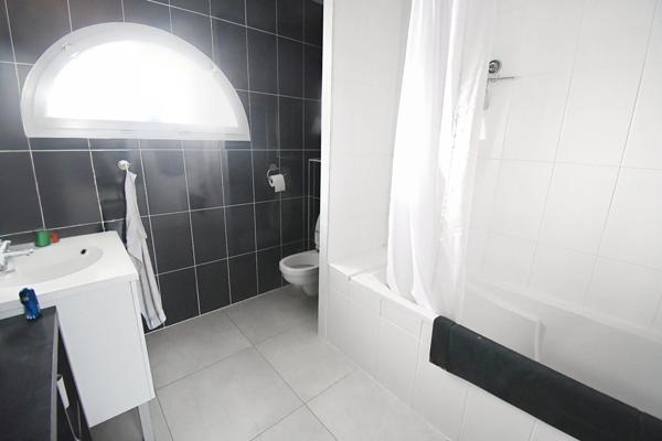 TRES BELLE MAISON INDIVIDUELLE 130M2 + VERANDA 36M2 SUR TERRAIN DE 6 ARES 70