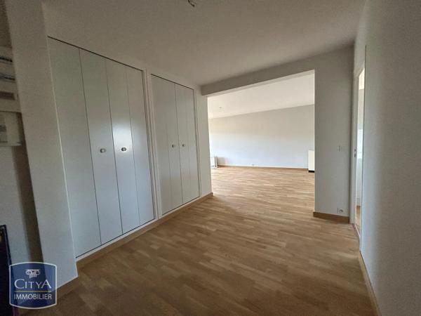 Appartement à louer 3 pièces 90m² Laval (53000)