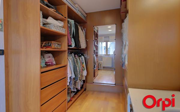 Maison à vendre    7 pièces • 201 m2 Bourgoin-Jallieu