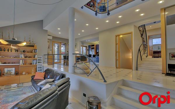 Maison à vendre    7 pièces • 201 m2 Bourgoin-Jallieu