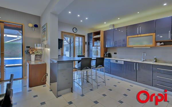 Maison à vendre    7 pièces • 201 m2 Bourgoin-Jallieu