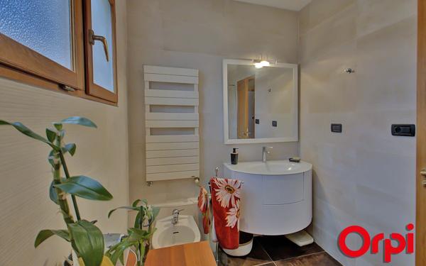 Maison à vendre    7 pièces • 201 m2 Bourgoin-Jallieu