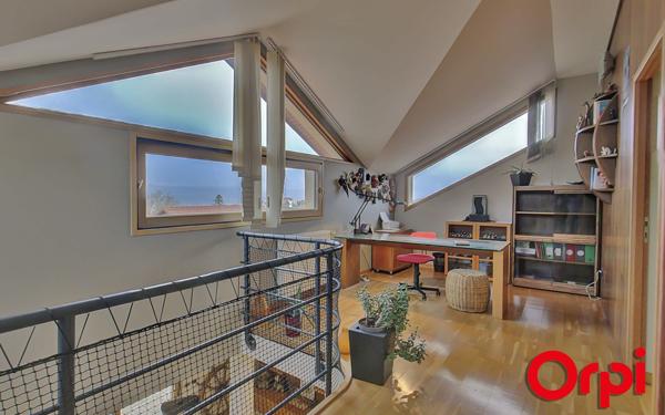 Maison à vendre    7 pièces • 201 m2 Bourgoin-Jallieu