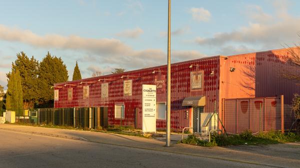 À VENDRE – EXCLUSIVITÉ – MURS COMMERCIAUX / ENTREPÔT + BUREAUX – 2 900 m² – AVIGNON FONTCOUVERTE