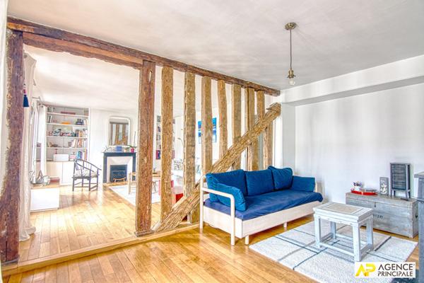 Versailles Notre-Dame Appartement 5 pièces de 115 m² au sol (98.5 m² carrez) situé au 4ème et dernier étage €885 000 ** - Référence 25900