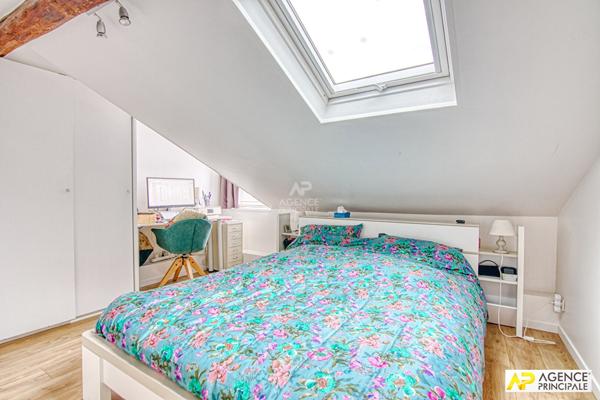 Versailles Notre-Dame Appartement 5 pièces de 115 m² au sol (98.5 m² carrez) situé au 4ème et dernier étage €885 000 ** - Référence 25900