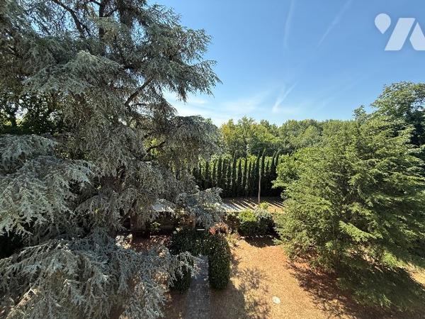 ETAT EXCEPTIONNEL POUR CETTE PROPRIETE DU 19EME SIECLE AVEC DEPENDANCES PISCINE ET PARC PAYSAGER