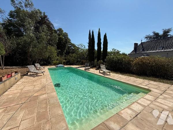 ETAT EXCEPTIONNEL POUR CETTE PROPRIETE DU 19EME SIECLE AVEC DEPENDANCES PISCINE ET PARC PAYSAGER
