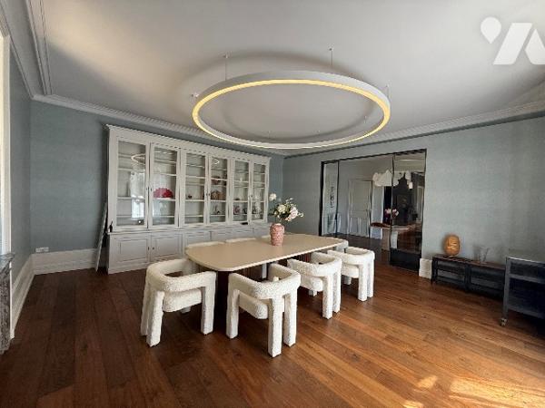ETAT EXCEPTIONNEL POUR CETTE PROPRIETE DU 19EME SIECLE AVEC DEPENDANCES PISCINE ET PARC PAYSAGER
