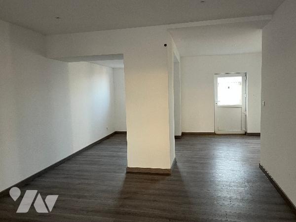 Local commercial avec appartement