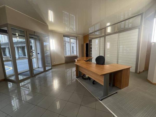 Local professionnel /PLACE MICHELET 43000 LE PUY EN VELAY