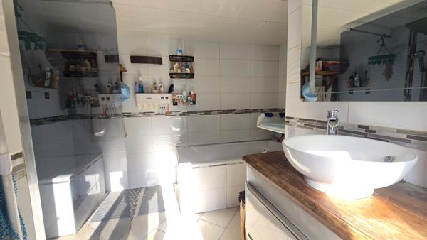 Maison
         6 pièces
        - 130 m² Exclusivité 219 000 € *