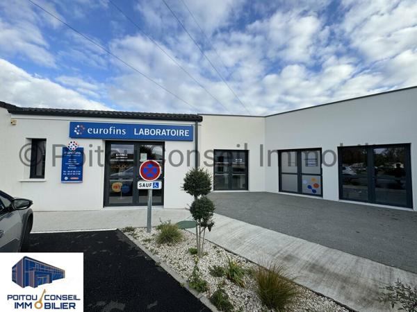 LOCAL D’ACTIVITE 136m2 AVEC BUREAU ET STOCKAGE PARKINGS