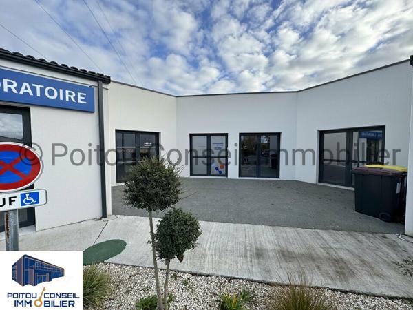 LOCAL D’ACTIVITE 136m2 AVEC BUREAU ET STOCKAGE PARKINGS