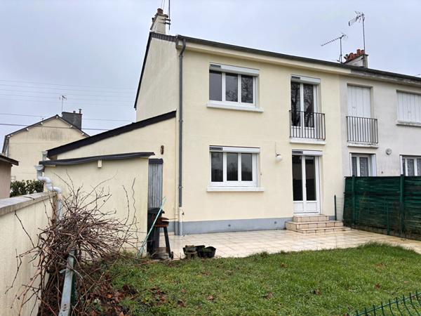 Maison familiale proche centre-ville de la Flèche, quartier calme