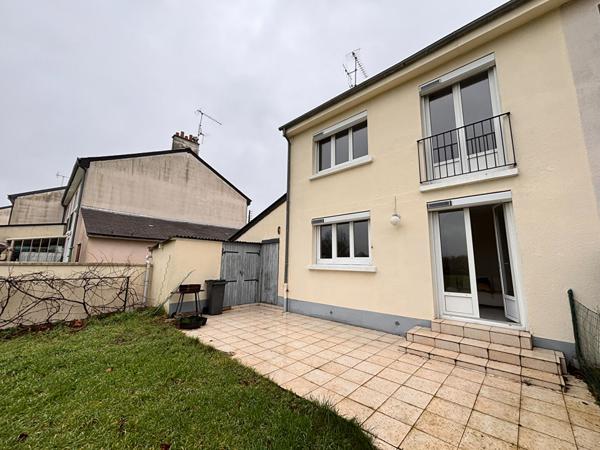 Maison familiale proche centre-ville de la Flèche, quartier calme