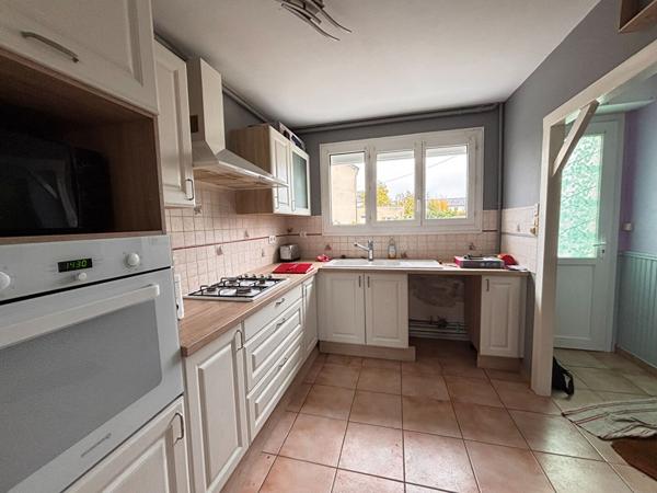 Maison familiale proche centre-ville de la Flèche, quartier calme