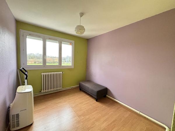 Maison familiale proche centre-ville de la Flèche, quartier calme