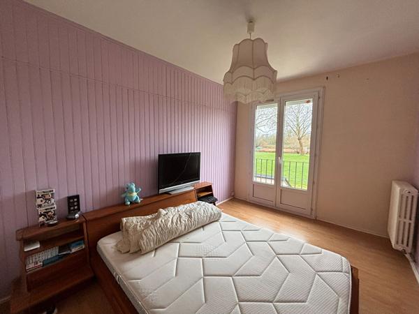 Maison familiale proche centre-ville de la Flèche, quartier calme