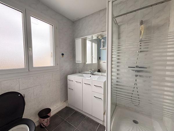 Maison familiale proche centre-ville de la Flèche, quartier calme