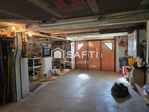 Maison individuelle sur sous-sol complet avec grand terrain et garages